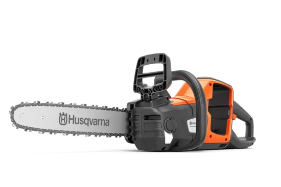 Husqvarna 230i ar akumulatoru un lādētāju